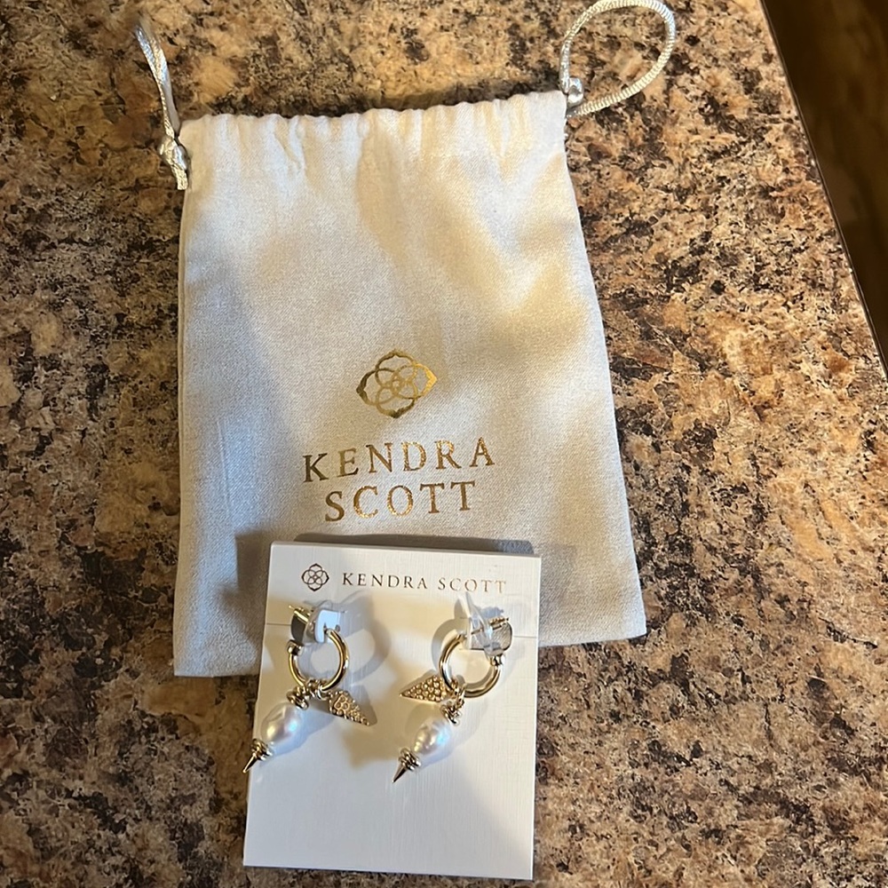 Kendra Scott earrings brand new never worn